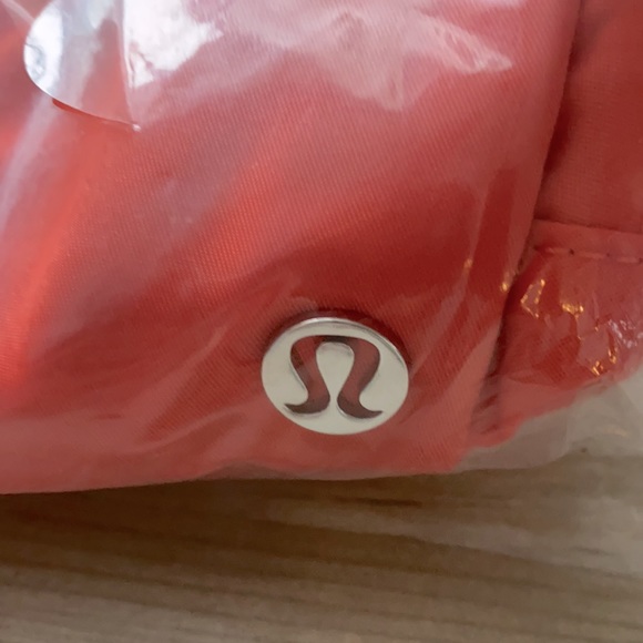 ❤️ Lululemon Original Everywhere Belt Bag Autumn Red ATRD NWT - Picture 4 of 4